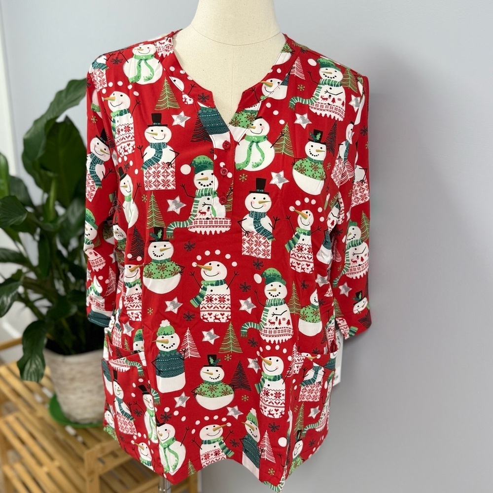 NWT Buttersoft Christmas Scrub Top XL Red Snowmen 3/4 Sleeve Henley Scrubs Nurse